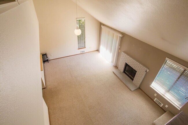 Building Photo - Spacious Langley Condo with Private Rear Y...