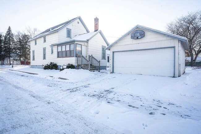Building Photo - Updated House on the South Side