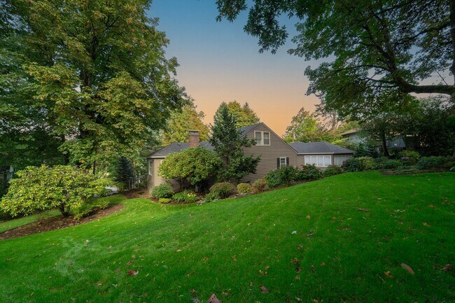 Building Photo - Charming and Well-Maintained Home in a Serene Neighborhood