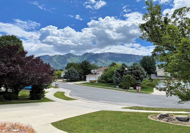Building Photo - 2009 Sweetbriar Ln