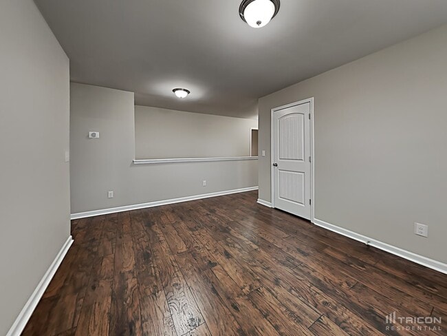 Building Photo - 832 Foxdale Dr