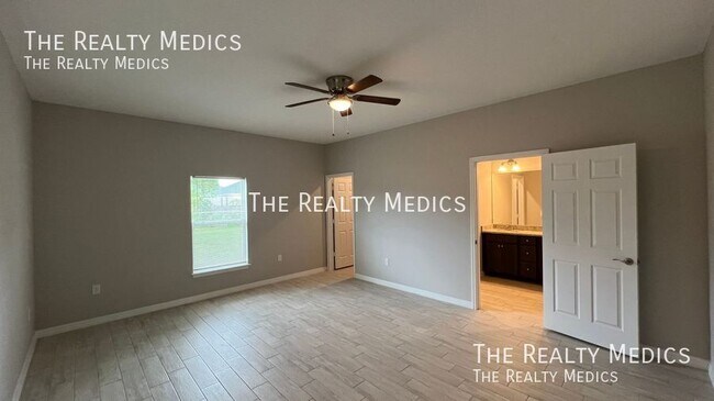 Building Photo - 3290 Halden Ave SE