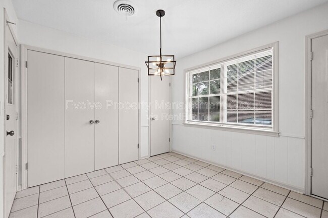 Building Photo - 6326 Thornfield Dr