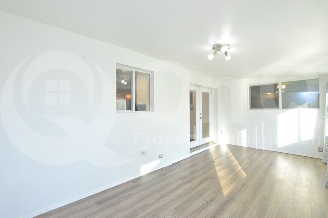 Building Photo - 1305 E Downing St