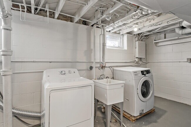 Building Photo - 2905 Blackstone Ave