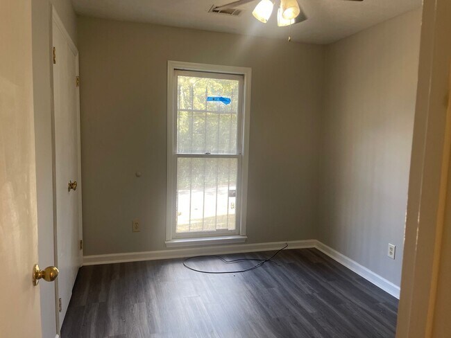 Building Photo - Renovated 3 Bedroom 2 Bath near Fort Moore