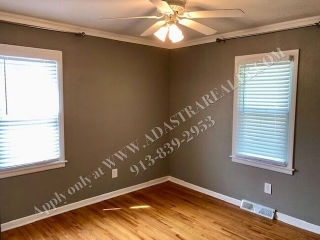 Building Photo - Cute 4 Bed 1.5 Bath Home in Olathe-Availab...