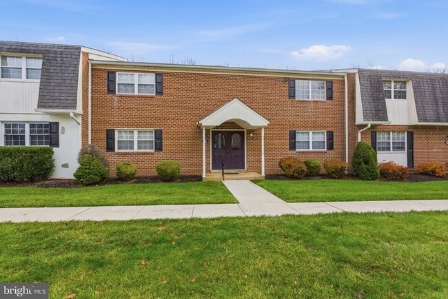 Building Photo - 598 Belmont Ave