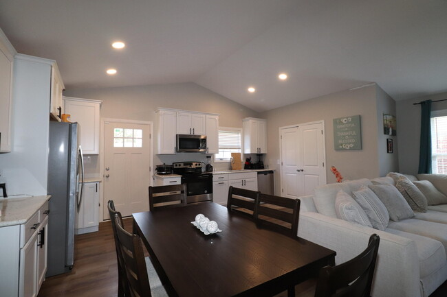 Building Photo - 119 Bass Pond Glen Dr