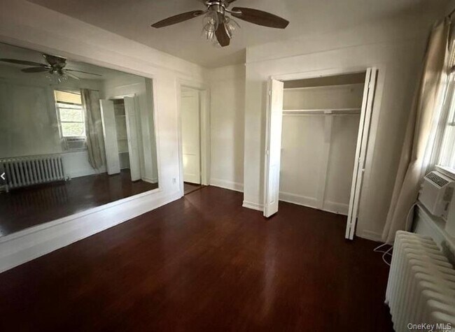 Building Photo - 364 Ashford Ave