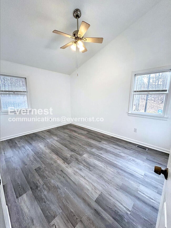 Building Photo - 3214 Westbury Dr