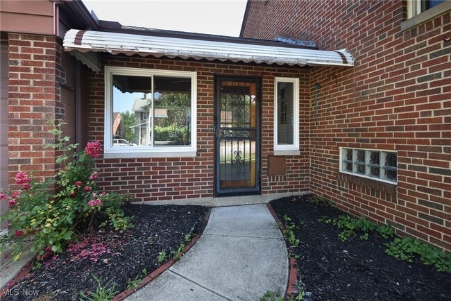 Building Photo - 3146 Warren Rd