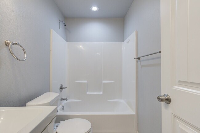 Building Photo - Wonderful 3 Bed 2 Bath in Willow Bend!