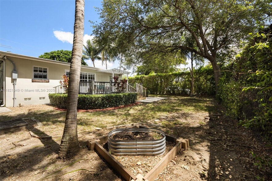 Primary Photo - 5490 SW 57th Ave