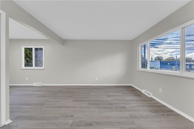 Building Photo - 1392 E 263rd St