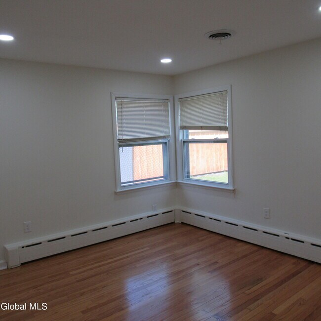 Building Photo - 5 Sunset Dr