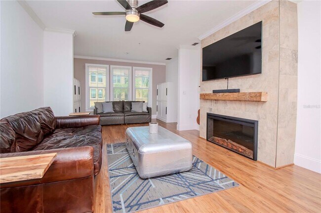 Building Photo - 2732 Via Murano