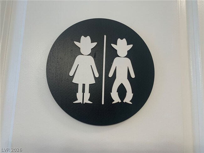 Building Photo - 548 Zuber Ave