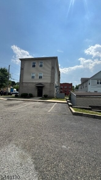 Building Photo - 1427 S Wood Ave