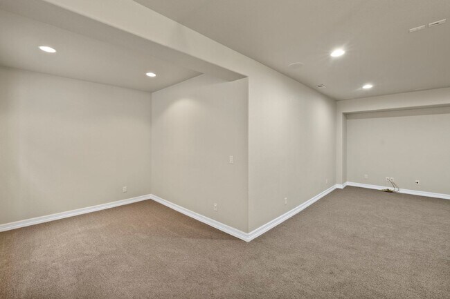 Building Photo - Immaculate & Stunning 4BD Ranch Style in C...