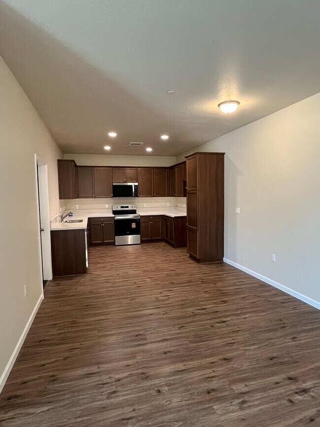 Building Photo - 4267