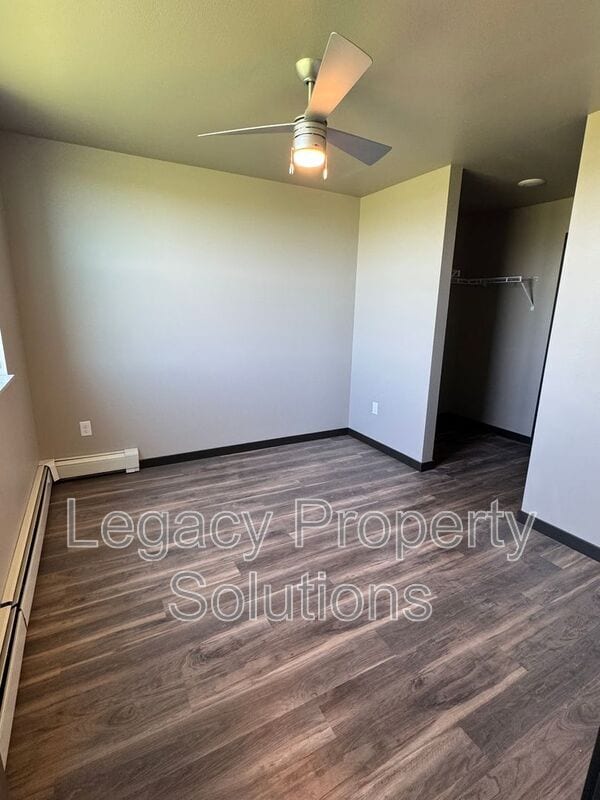 Building Photo - 226 E Greenfield Ln