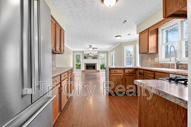 Building Photo - 404 Topaz Trail