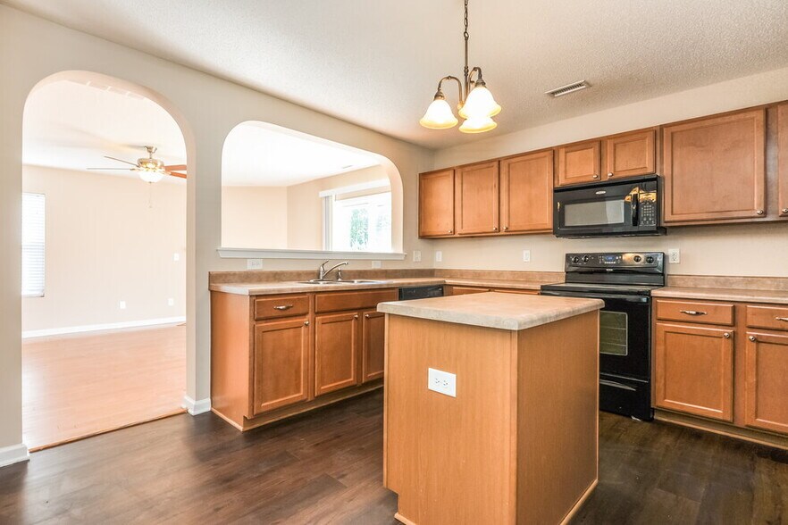 Building Photo - 63 Brookhaven Dr