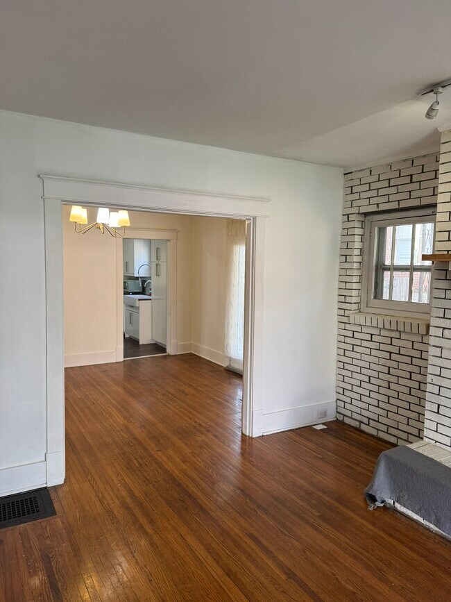 Building Photo - 219 Chapel Ave