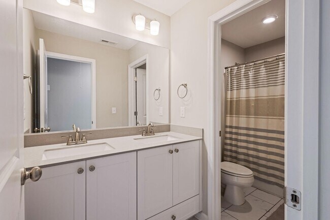 Building Photo - 3580 Hilltop Trl