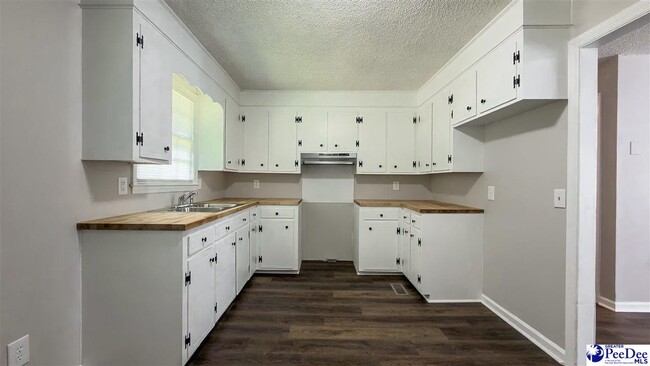 Building Photo - 1109 E Macree Terrace