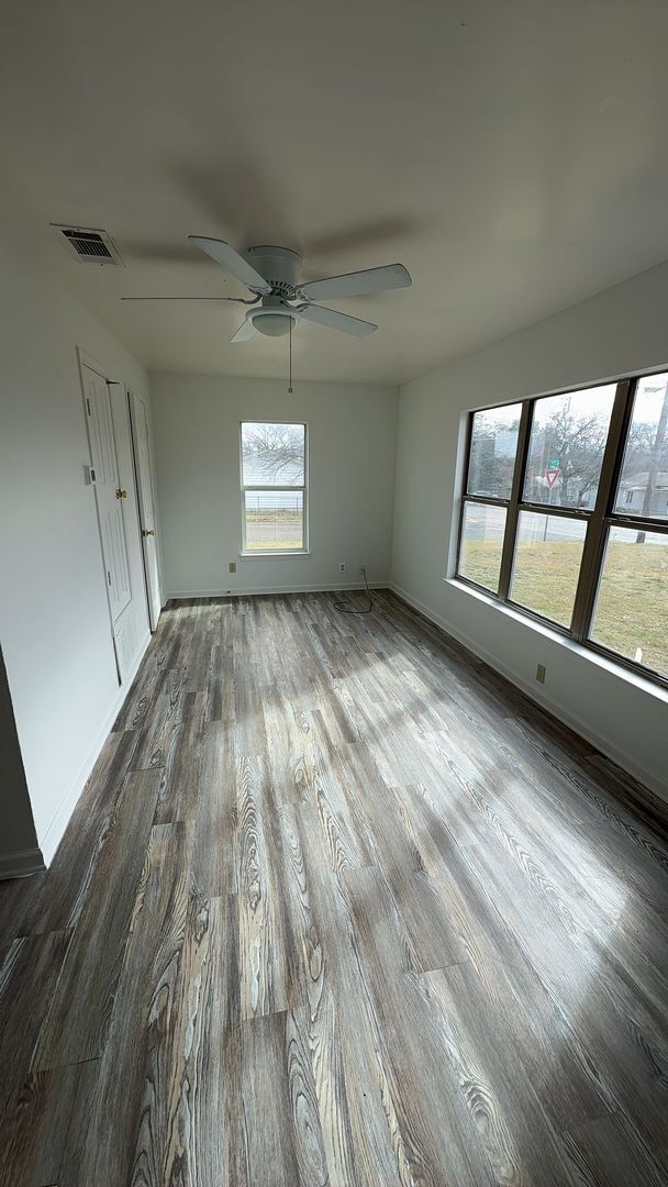 Building Photo - 402 Hill St