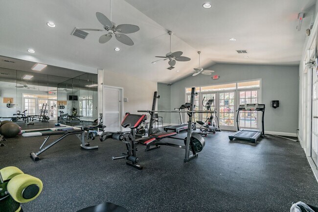 Building Photo - 1/1 condo in New Tampa gated community on ...