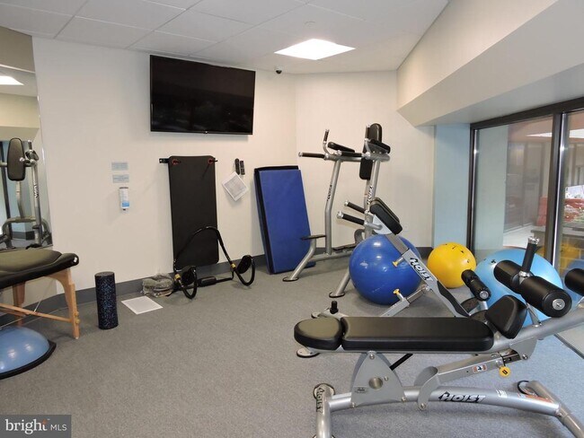 Building Photo - 1420 Locust St