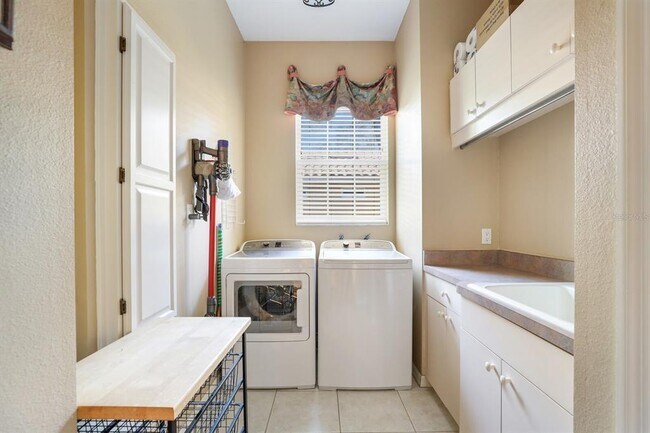 Building Photo - 4929 Old Creek Dr
