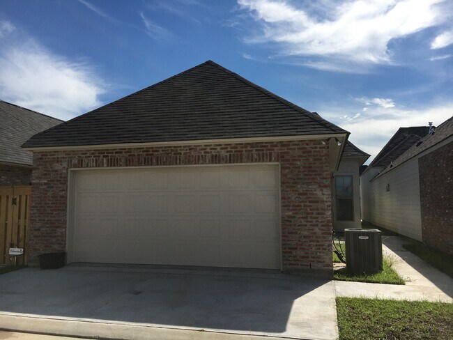 Building Photo - 14086 Knoll Park Pl