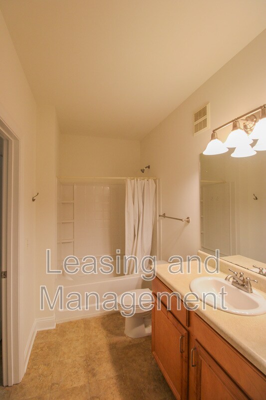 Building Photo - 2244 Ashley Crossing Dr