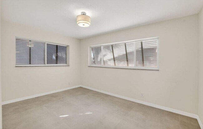 Building Photo - 467 NE 31st St