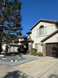 Building Photo - Beautiful Four Bedroom Home in Clovis North School District!