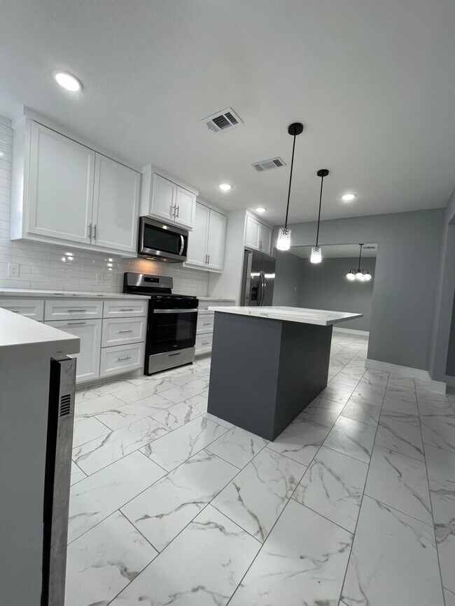 Building Photo - 711 Chaseway Dr