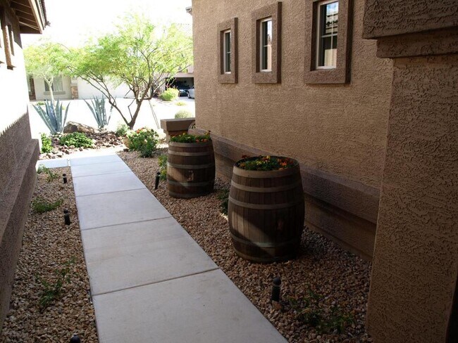 Building Photo - 3226 W Leisure Ln