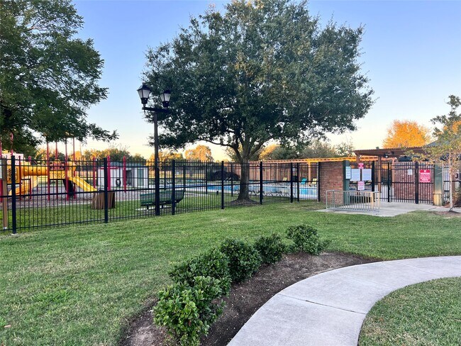 Building Photo - 19739 Moonhollow Dr