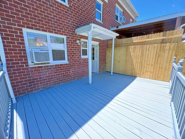 Building Photo - 2 Bedroom 1 Bathroom Townhome Available in Lancaster!