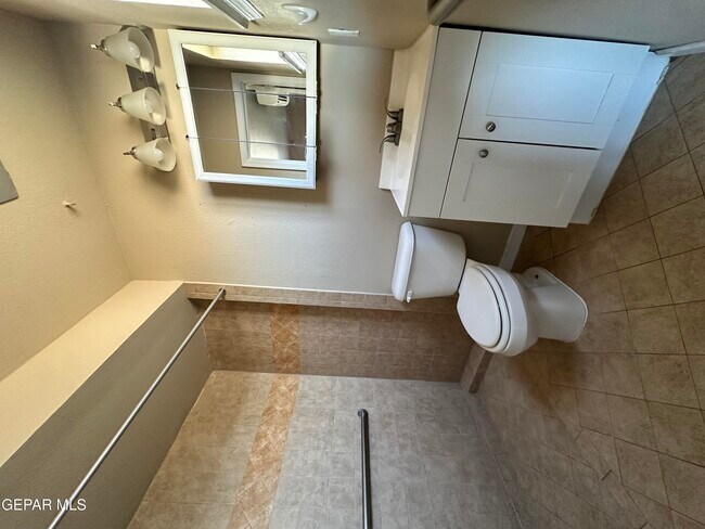 Building Photo - 7224 Dale Rd