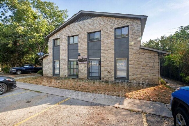 Building Photo - 200 Concho St