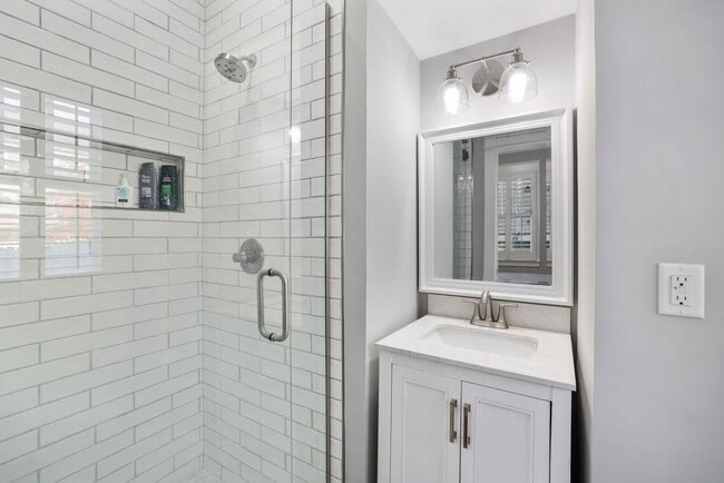 Building Photo - Beautiful 4BR/3.5BA Single Family Detached Home Steps From Vanderbilt University and Centennial Park