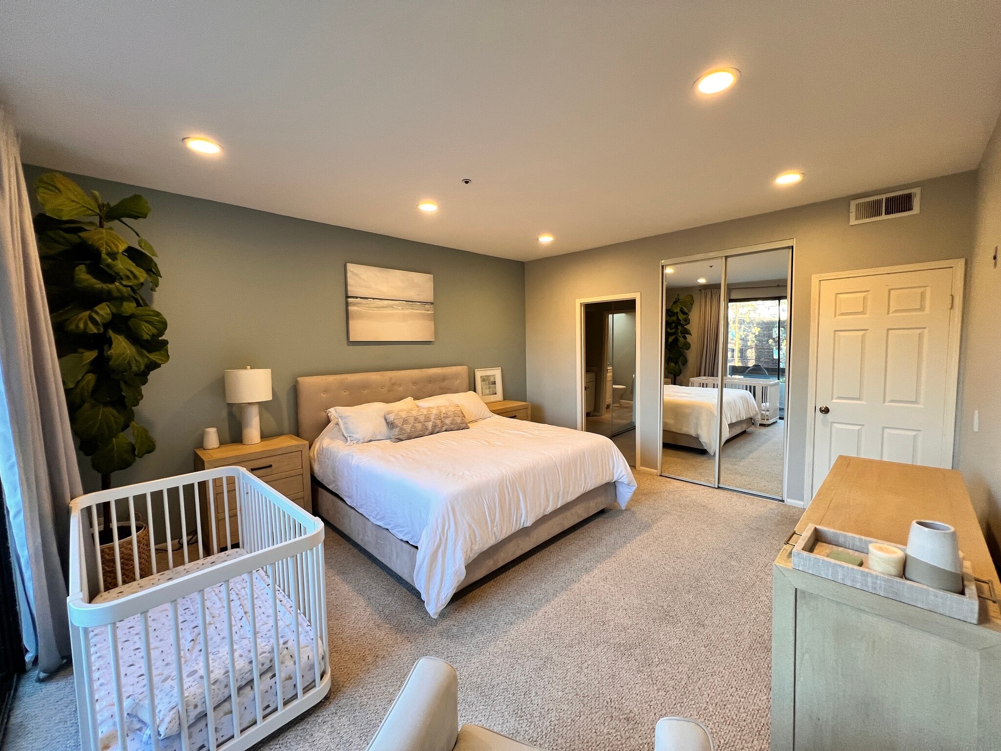 Building Photo - 5805 Friars Rd