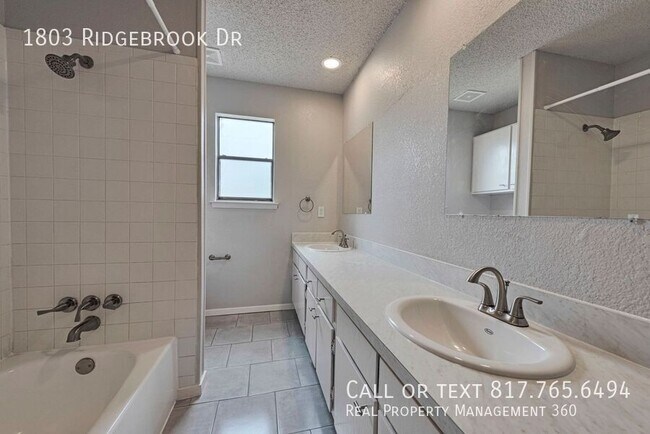 Building Photo - 1803 Ridgebrook Dr