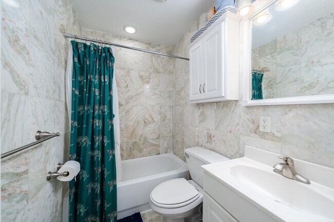 Building Photo - 126 Bright St