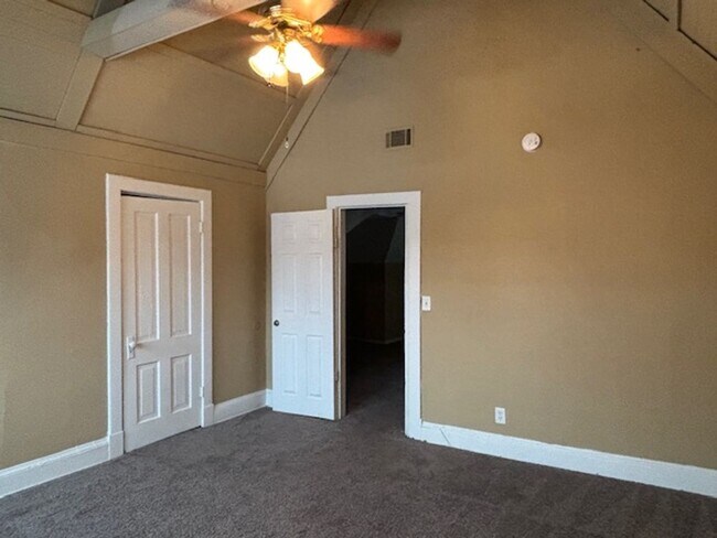 Building Photo - 548 Minnehaha Ave E